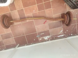 Barra de pesas curva con discos 20 kilo mas barra