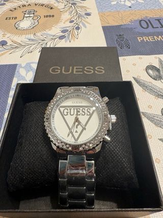 Reloj Guess Plateado y Blanco