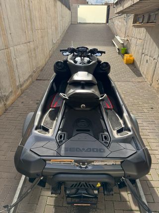 Moto de agua Bombardier RXP-XRS 300 CV
