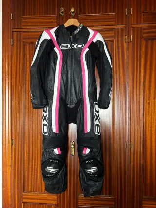 Mono Moto Axo Talla 44, equivalente a una 36-38