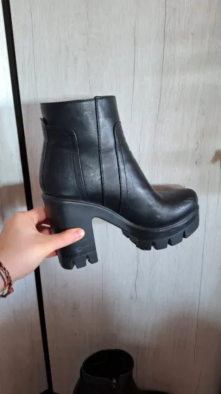 Stivaletti neri tacco largo