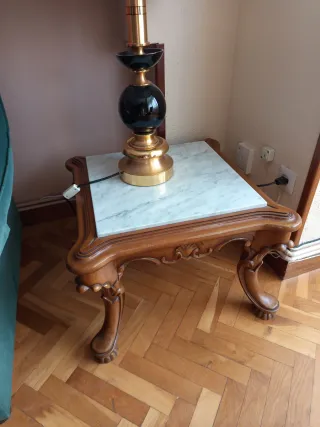 Mesa de centro de madera y mármol