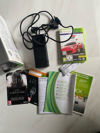 Xbox 360 250GB con caja usado poco