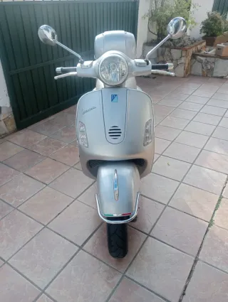 Vespa GT200L Plata