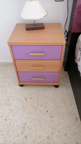 Cajonera de madera y morado