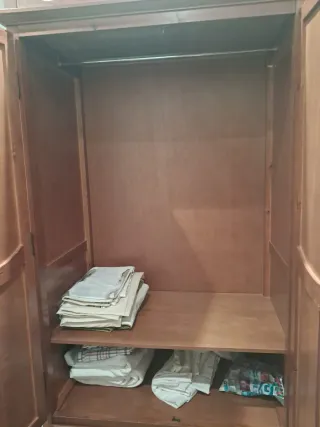 Guardaroba in legno massello