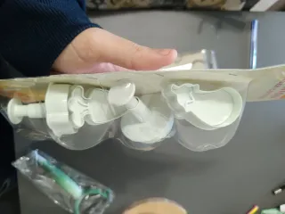 Set cucina: coltello, tagliere, pelapatate, stampi