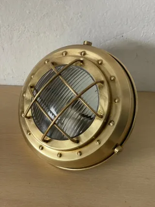 Aplique náutico cristal y laton dorado.