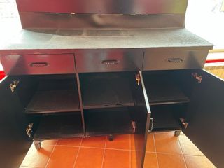 Mueble aparador negro en perfecto estado.
