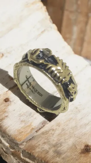 Anillo Alexander McQueen Dancing Eskeleton