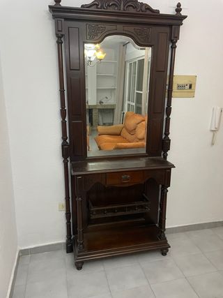 Aparador antiguo entrada con espejo