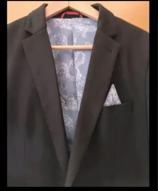 Chaqueta de traje negra talla L a estrenar.