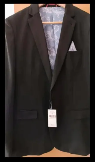 Chaqueta de traje negra talla L a estrenar.