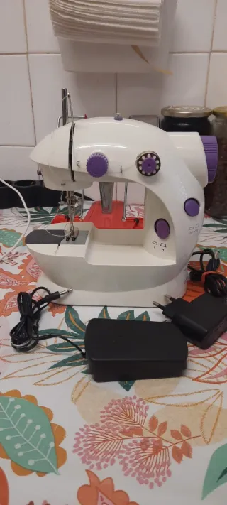 Máquina de coser portátil