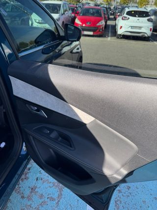 Vendo Peugeot 3008 GT Hybrid 225 CV, año 2021, en