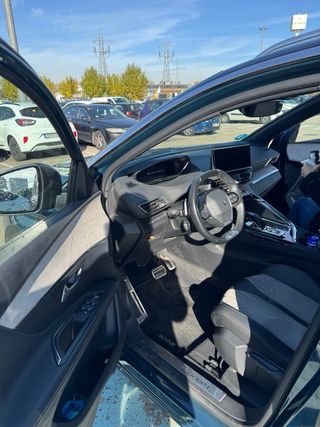 Vendo Peugeot 3008 GT Hybrid 225 CV, año 2021, en