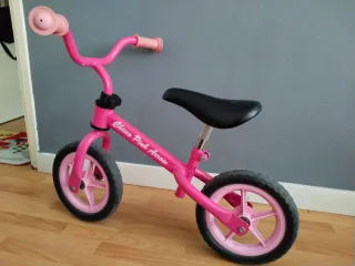 Bicicleta de equilibrio rosa Chicco.