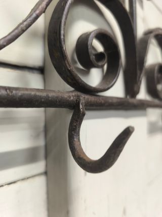 Colgador de forja con ganchos. Cocina  Antiguo