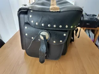 Maleta de Moto Negra Cuero