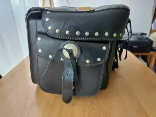 Maleta de Moto Negra Cuero