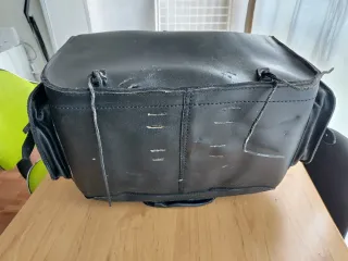 Maleta de Moto Negra Cuero