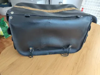 Maleta de Moto Negra Cuero