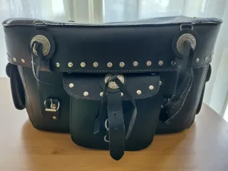 Maleta de Moto Negra Cuero