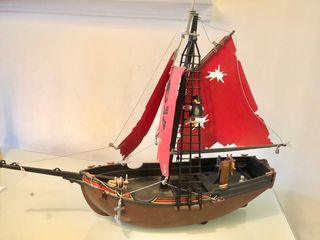 Barco Pirata Playmobil con Velas Rojas
