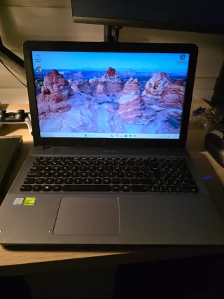 Ordenador portátil Asus gris/plateado