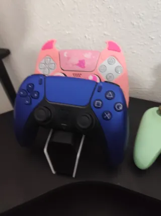 Pack PS5 con 2 mandos y base de carga