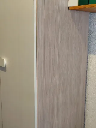 Armario 3 puertas con colgadores y baldas