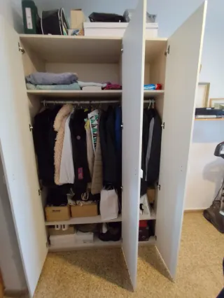 Armario 3 puertas con colgadores y baldas