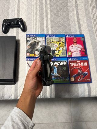 Consola PS4 + 6 Juegos + 2 Mandos