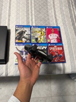 Consola PS4 + 6 Juegos + 2 Mandos