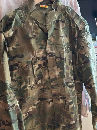 Chaqueta militar camuflaje
