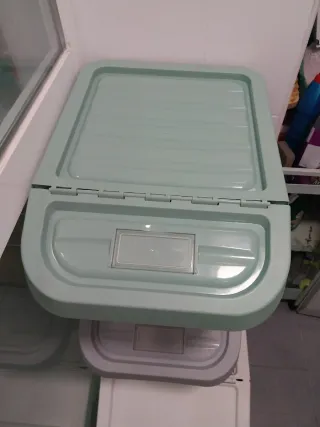 Contenedores apilables para ropa/juguetes