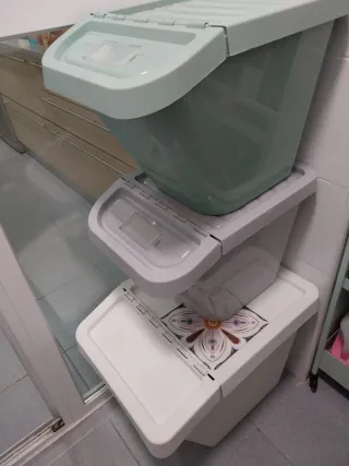 Contenedores apilables para ropa/juguetes