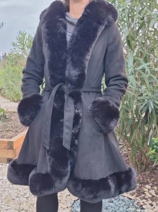 Abrigo antelina negro con pelo