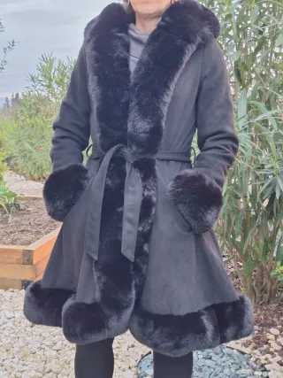 Abrigo antelina negro con pelo