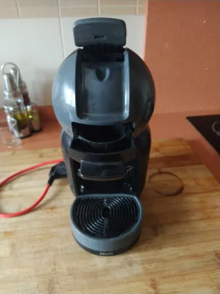 Cafetera Krups Dolce Gusto gris y Negra