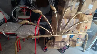 Mesitas noche blancas y doradas con espejo