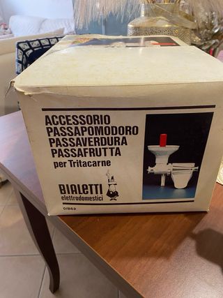 Accessorio passapomodoro