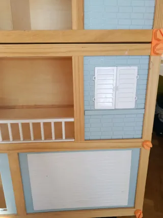 Casa de muñecas de madera