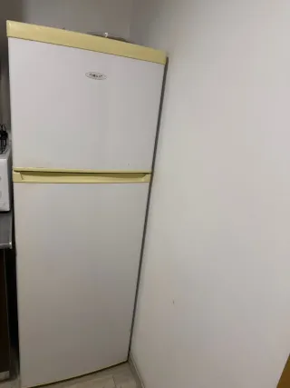 Nevera blanca con congelador