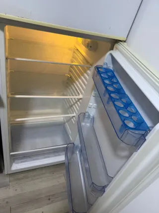 Nevera blanca con congelador