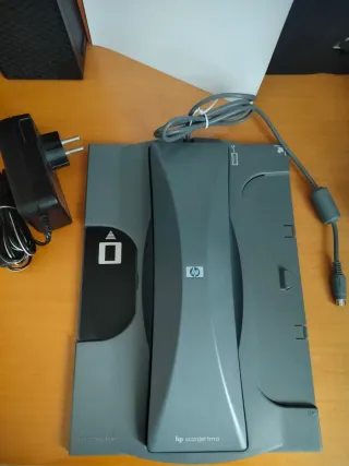 Scanner HP Scanjet 4570c per documenti e pellicole