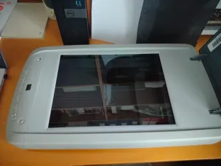 Scanner HP Scanjet 4570c per documenti e pellicole