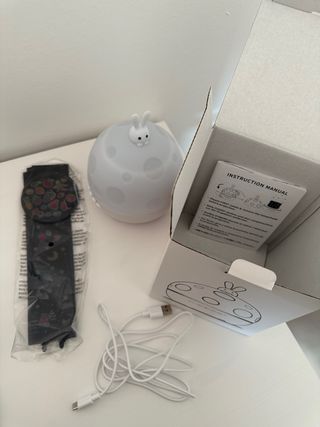 Proyector Luna Bebé con Conejo Blanco