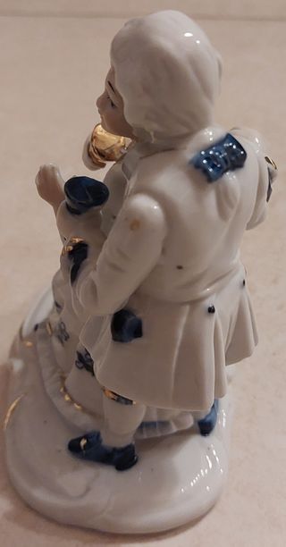 Statuina in porcellana