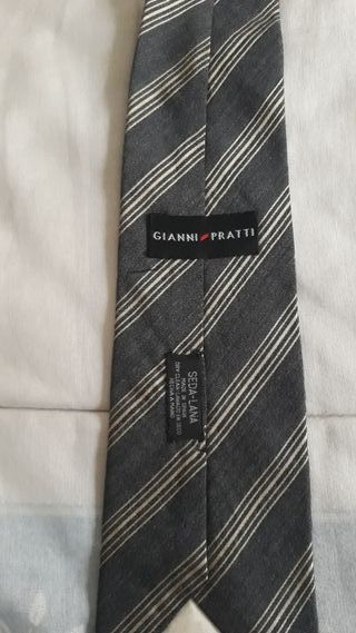Elegante Corbata Gianni Pratti Rayas Doradas/Grise